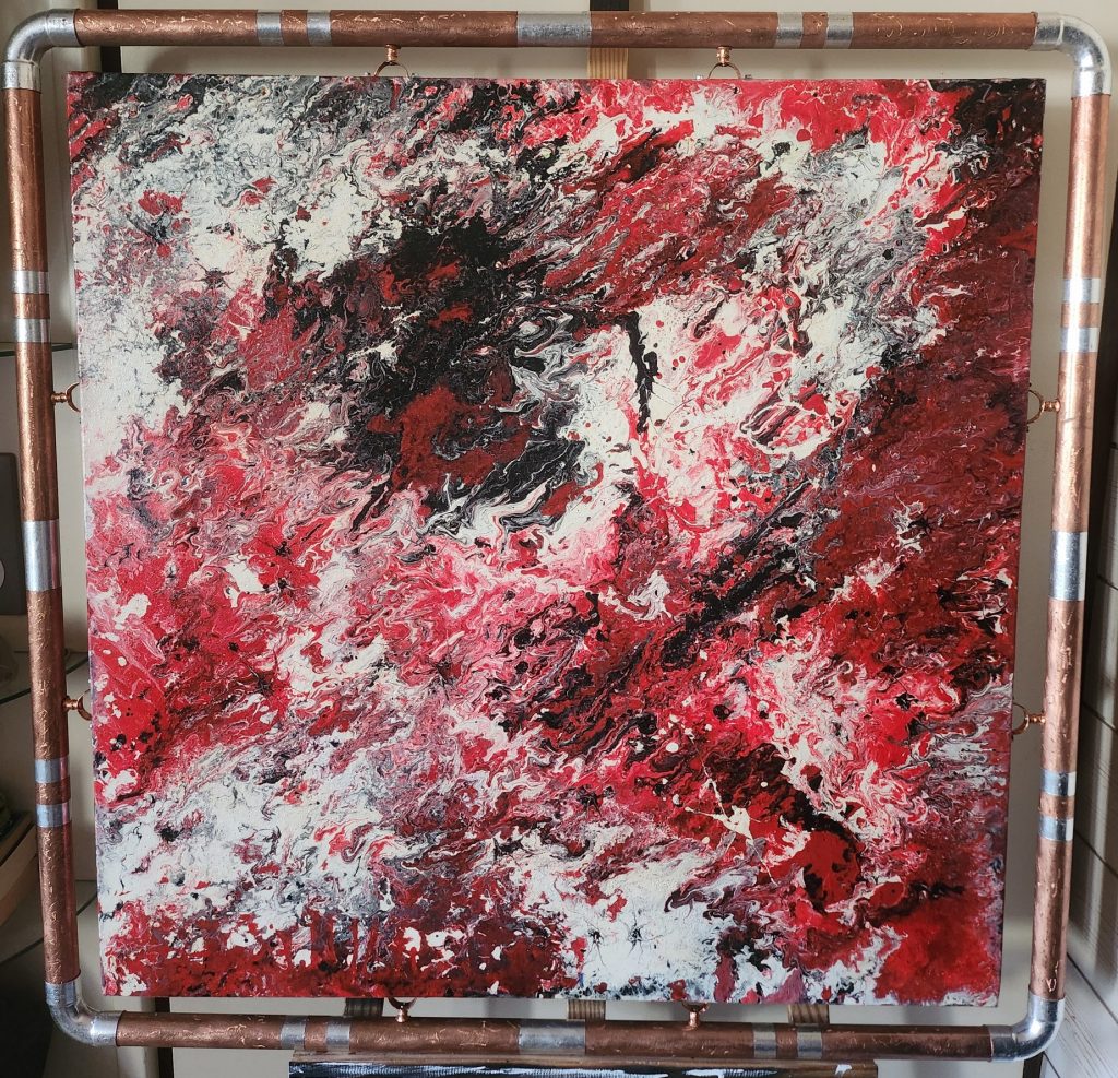 Forge Écarlate – Tableau abstrait en rouge et noir avec cadre en cuivre